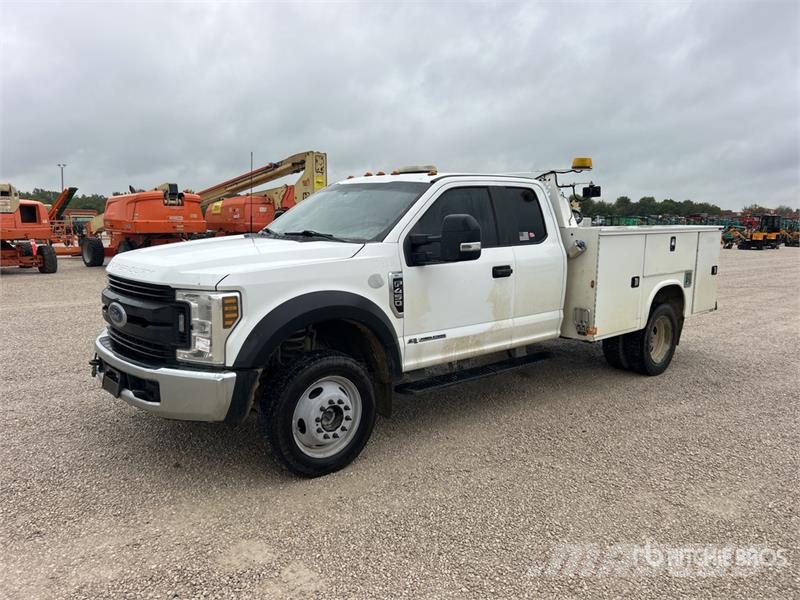 Ford F-450 XL 4x4 Extended Cab Utility Truck Madelkaubikud