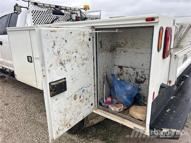 Ford F-450 XL 4x4 Extended Cab Utility Truck Madelkaubikud