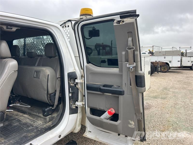 Ford F-450 XL 4x4 Extended Cab Utility Truck Madelkaubikud