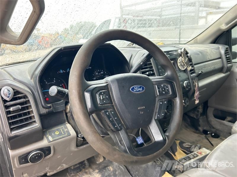 Ford F-450 XL 4x4 Extended Cab Utility Truck Madelkaubikud