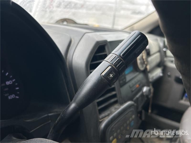 Ford F-450 XL 4x4 Extended Cab Utility Truck Madelkaubikud