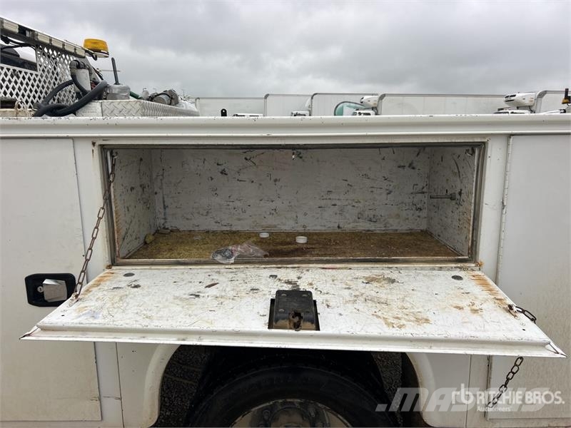Ford F-450 XL 4x4 Extended Cab Utility Truck Madelkaubikud
