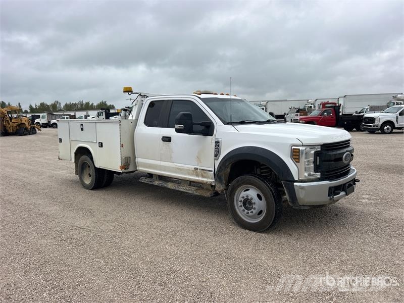Ford F-450 XL 4x4 Extended Cab Utility Truck Madelkaubikud