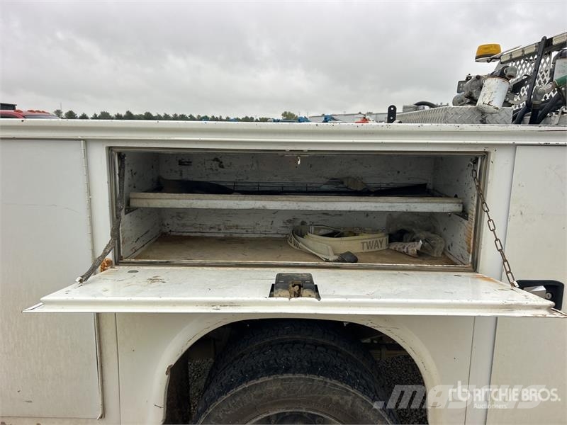 Ford F-450 XL 4x4 Extended Cab Utility Truck Madelkaubikud