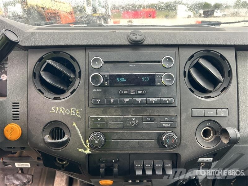 Ford F-450 XL 4x4 Utility Truck Kis teherszállító/Platós kocsi