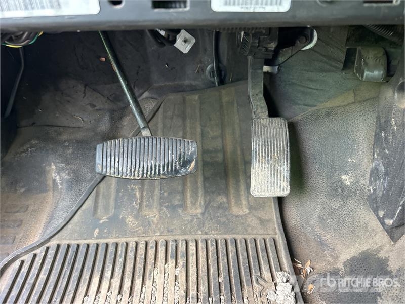 Ford F-450 XL 4x4 Utility Truck Kis teherszállító/Platós kocsi