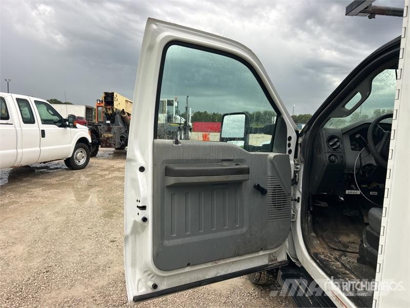 Ford F-450 XL 4x4 Utility Truck Kis teherszállító/Platós kocsi