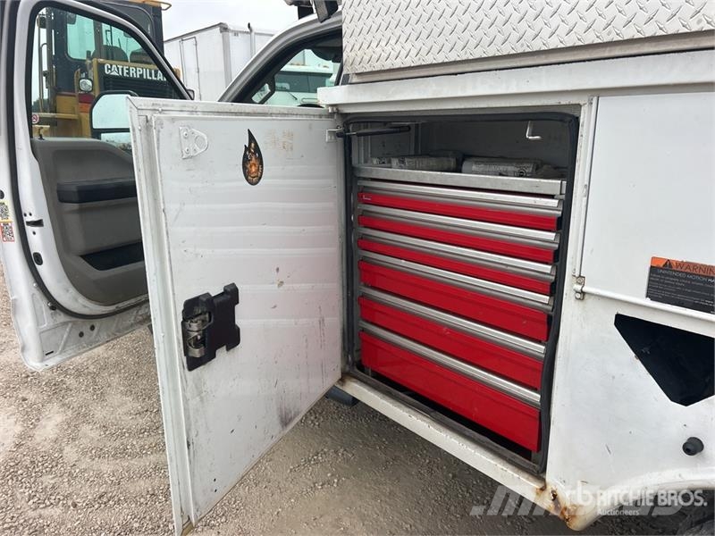 Ford F-550 Pacēlāji uz automašīnas bāzes