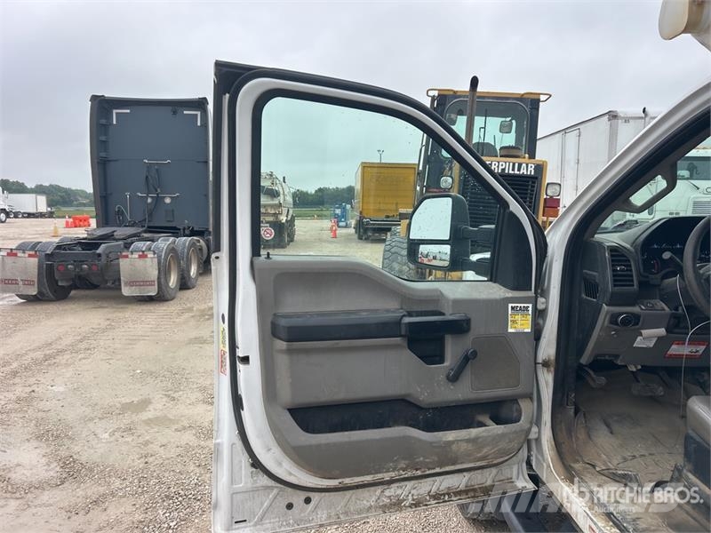 Ford F-550 Pacēlāji uz automašīnas bāzes