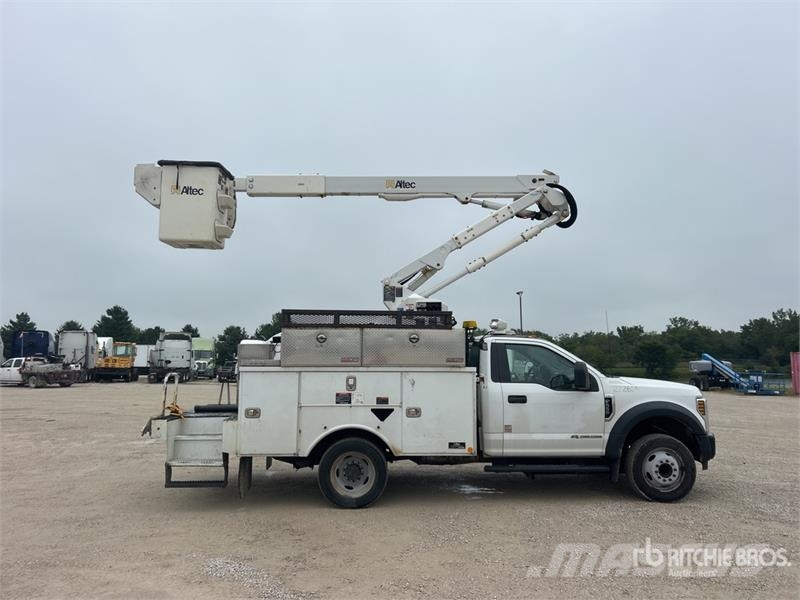 Ford F-550 Pacēlāji uz automašīnas bāzes