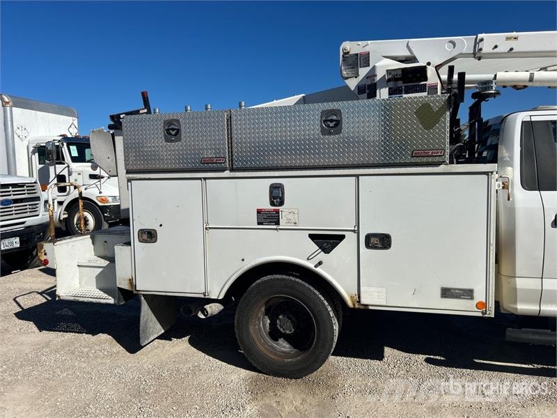 Ford F-550 Nostolava-autot