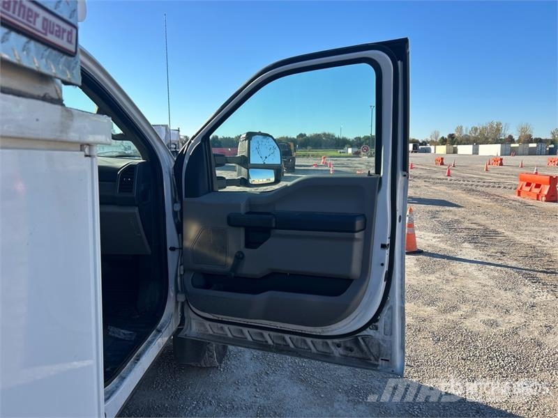 Ford F-550 Nostolava-autot