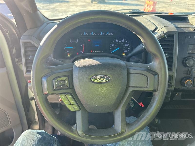 Ford F-550 Nostolava-autot