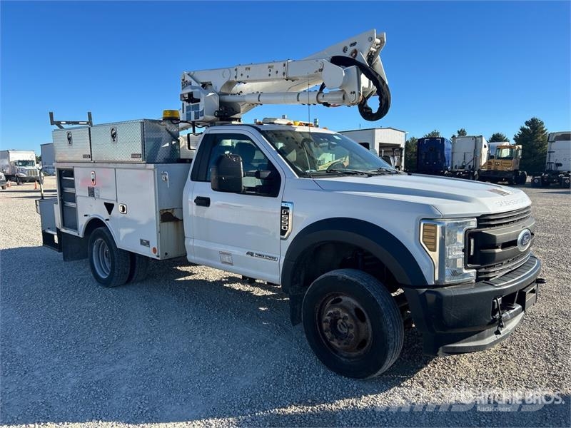 Ford F-550 Nostolava-autot
