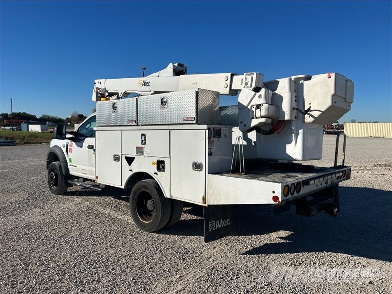 Ford F-550 Nostolava-autot