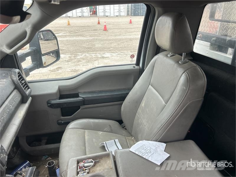 Ford F-550 Pacēlāji uz automašīnas bāzes