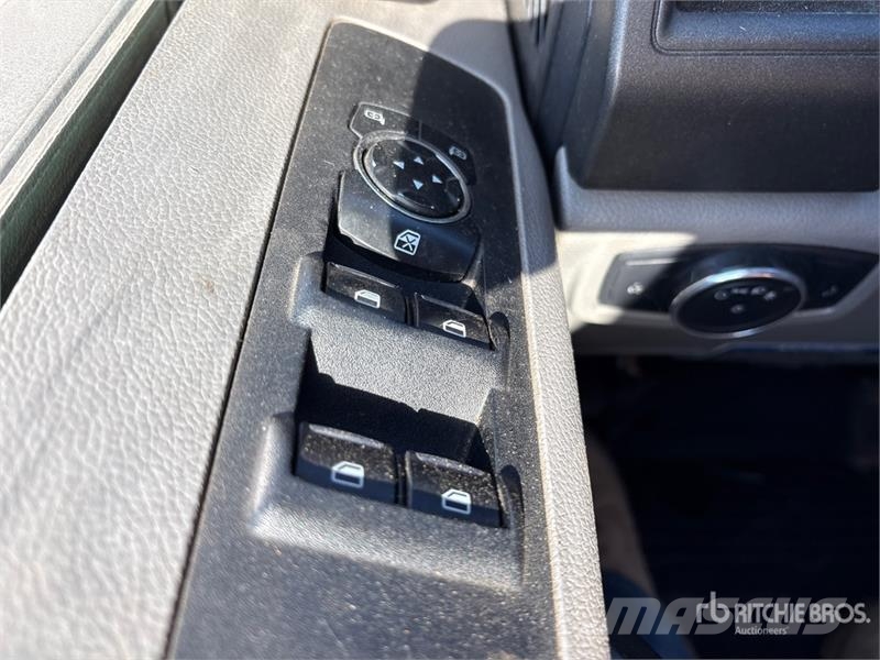 Ford F-550 Truck mounted platforms