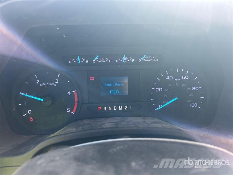 Ford F-550 Nostolava-autot