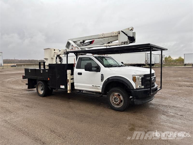 Ford F-550 Plataformas sobre camión