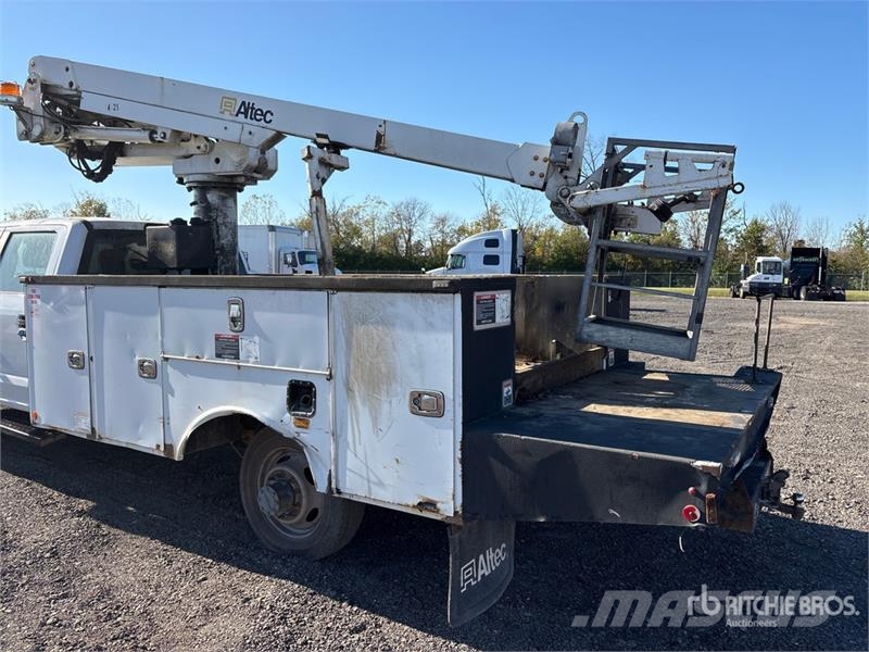 Ford F-550 Truck mounted platforms