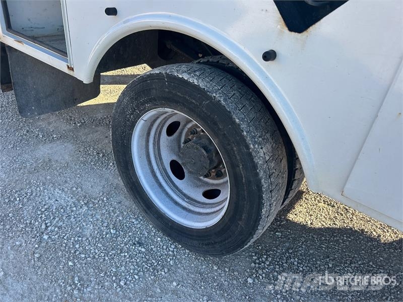 Ford F-550 Nostolava-autot