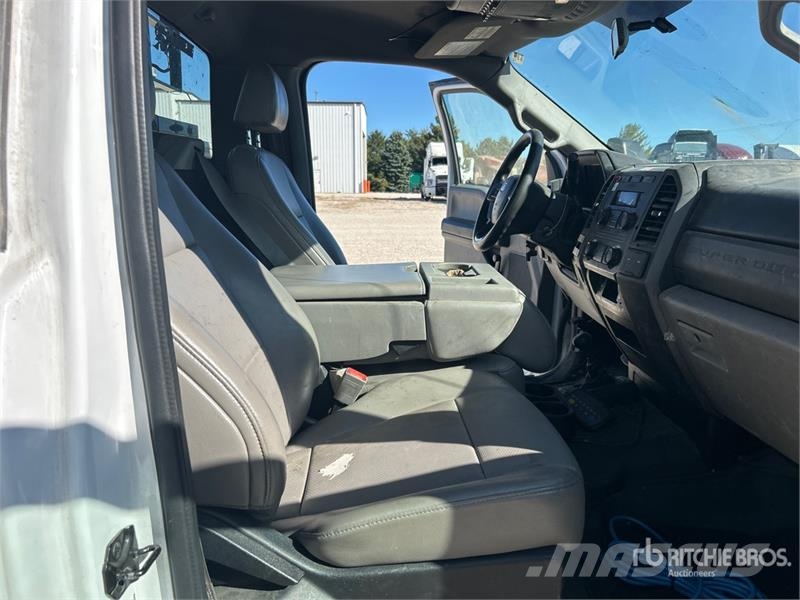 Ford F-550 Nostolava-autot