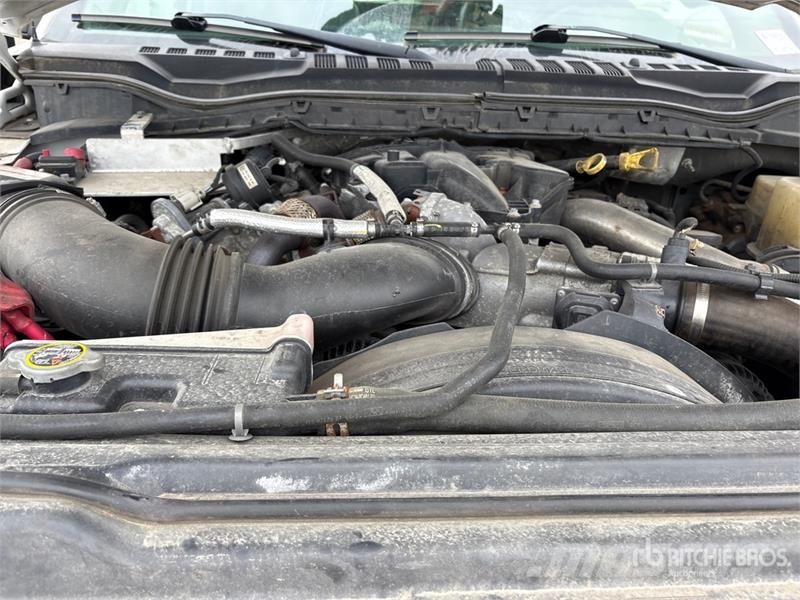 Ford F-550 卡車裝載高空作業車