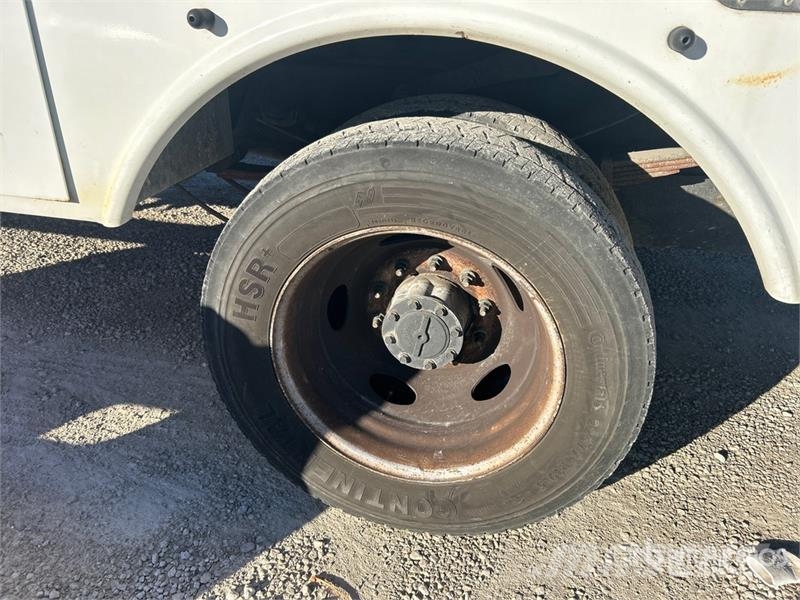 Ford F-550 Nostolava-autot