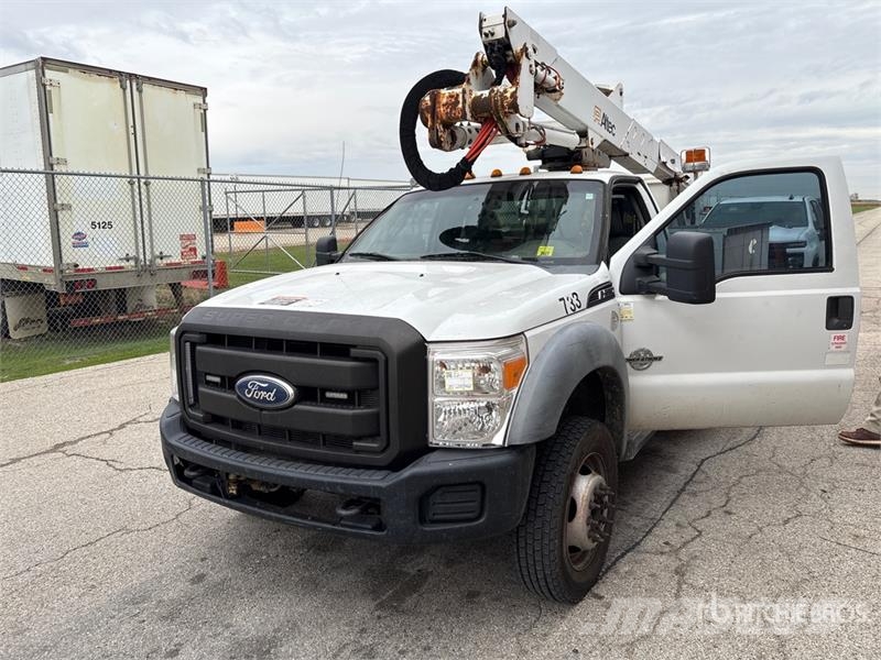 Ford F-550 Platforme aeriene montate pe camion
