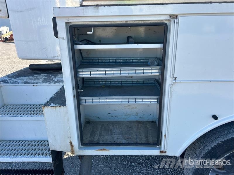 Ford F-550 Nostolava-autot