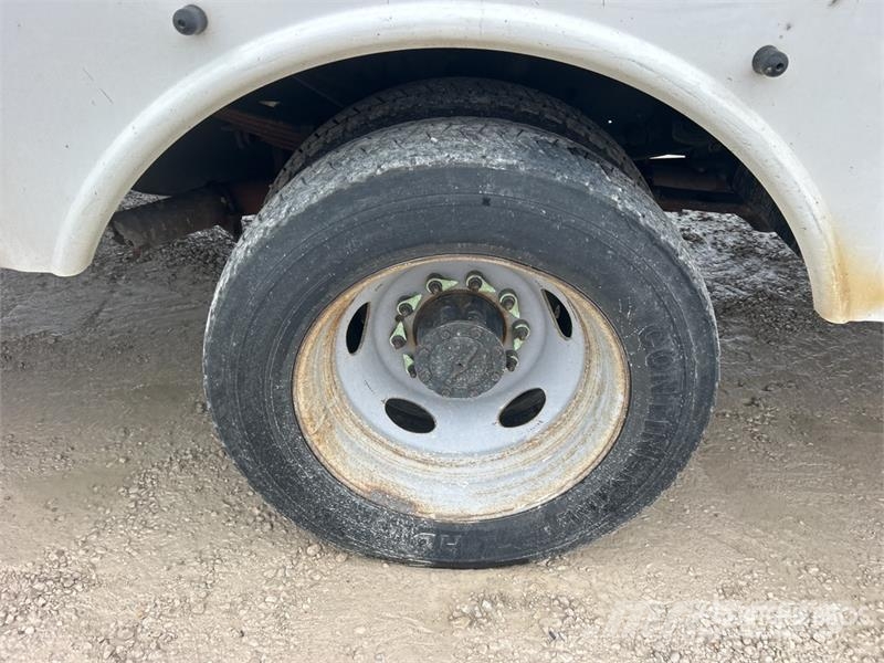 Ford F-550 Pacēlāji uz automašīnas bāzes