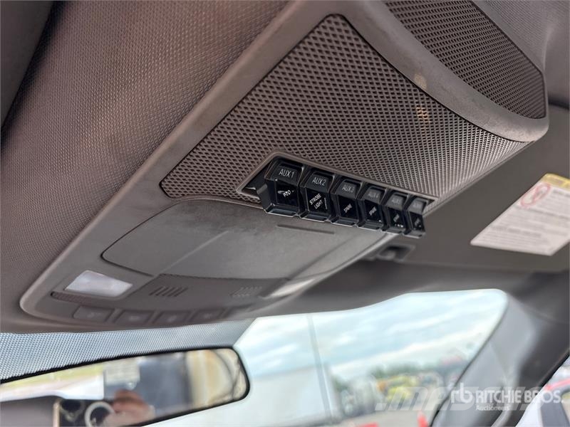 Ford F-550 卡車裝載高空作業車