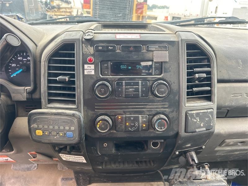 Ford F-550 Pacēlāji uz automašīnas bāzes