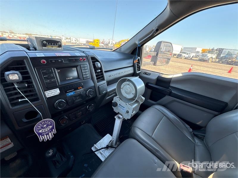 Ford F-550 Truck mounted platforms