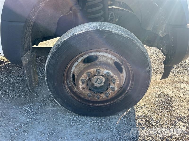 Ford F-550 Nostolava-autot