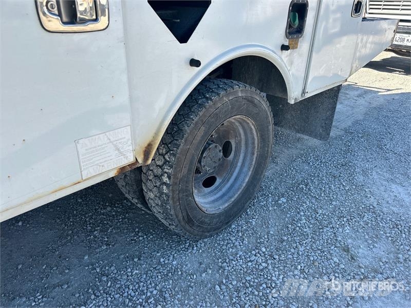 Ford F-550 Nostolava-autot