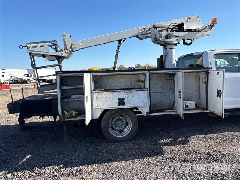 Ford F-550 Truck mounted platforms