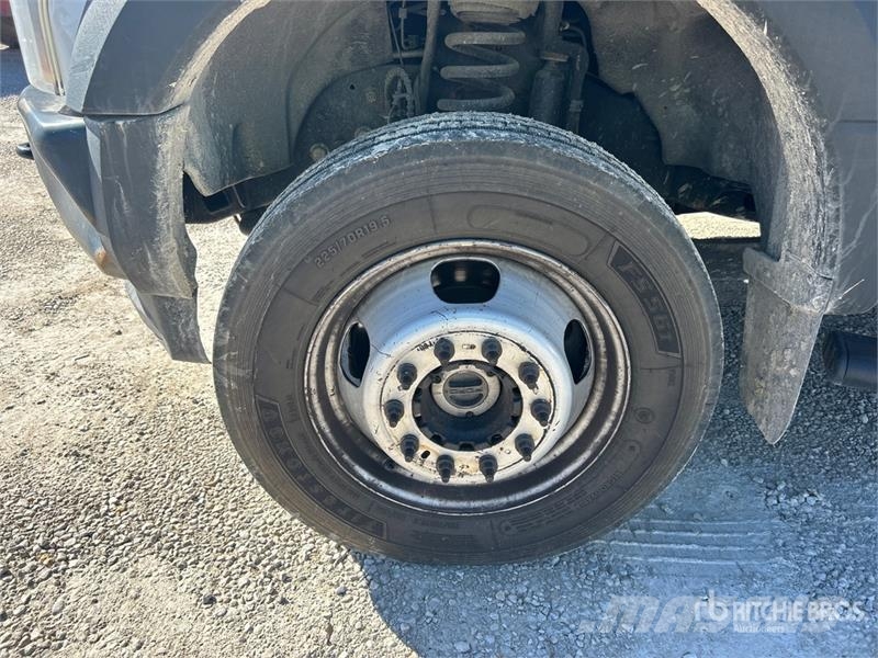 Ford F-550 Nostolava-autot
