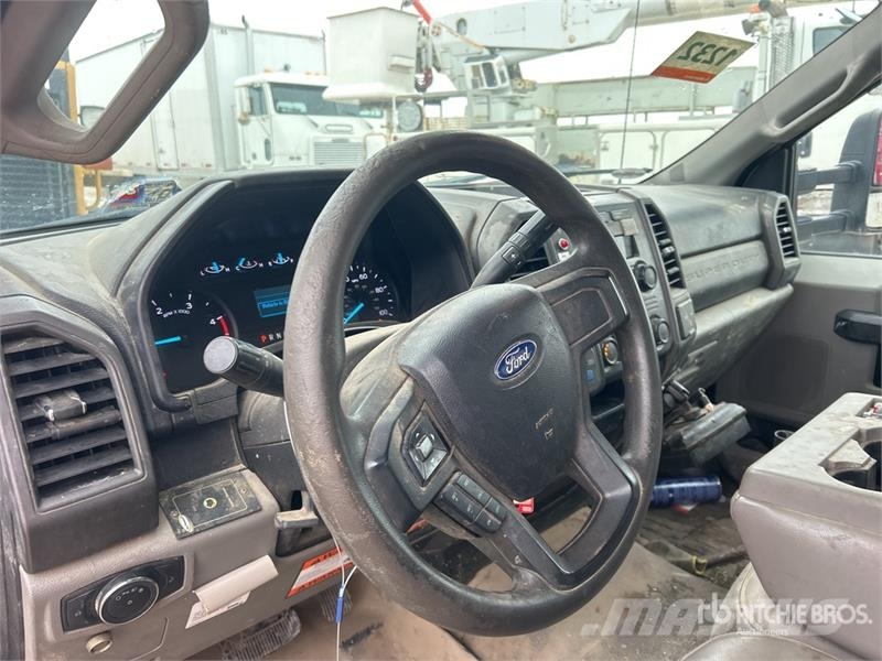 Ford F-550 Pacēlāji uz automašīnas bāzes