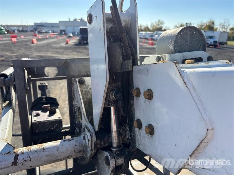 Ford F-550 Truck mounted platforms