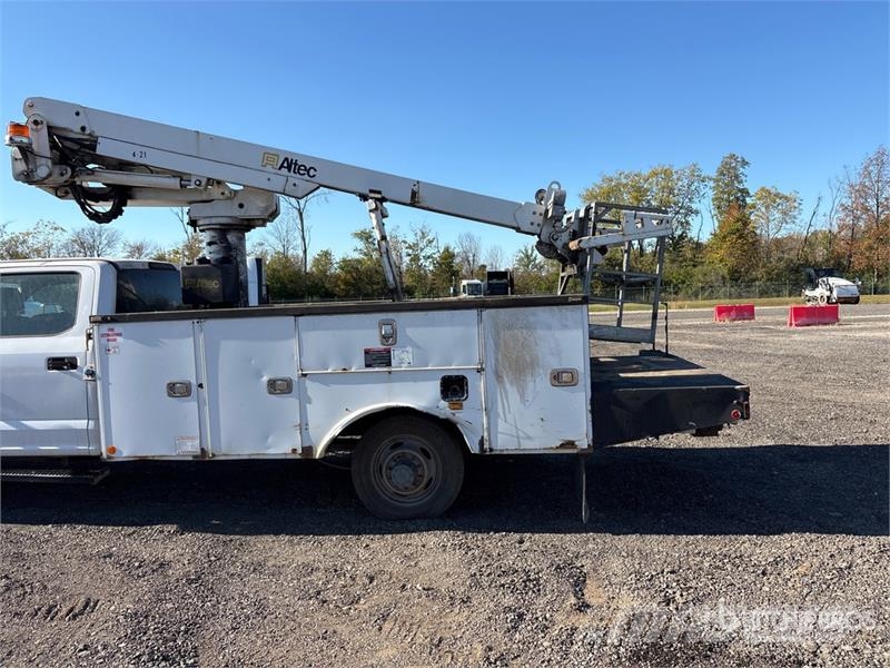 Ford F-550 Truck mounted platforms
