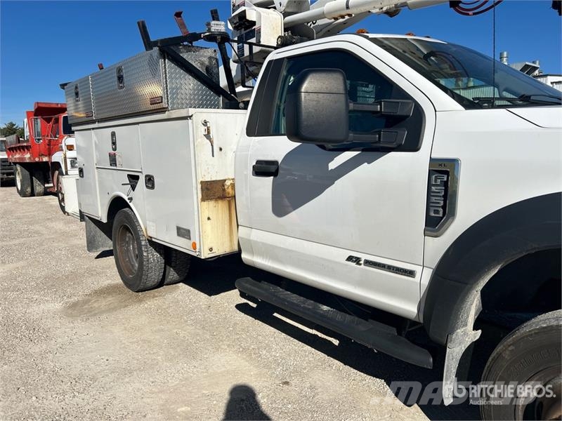 Ford F-550 Nostolava-autot