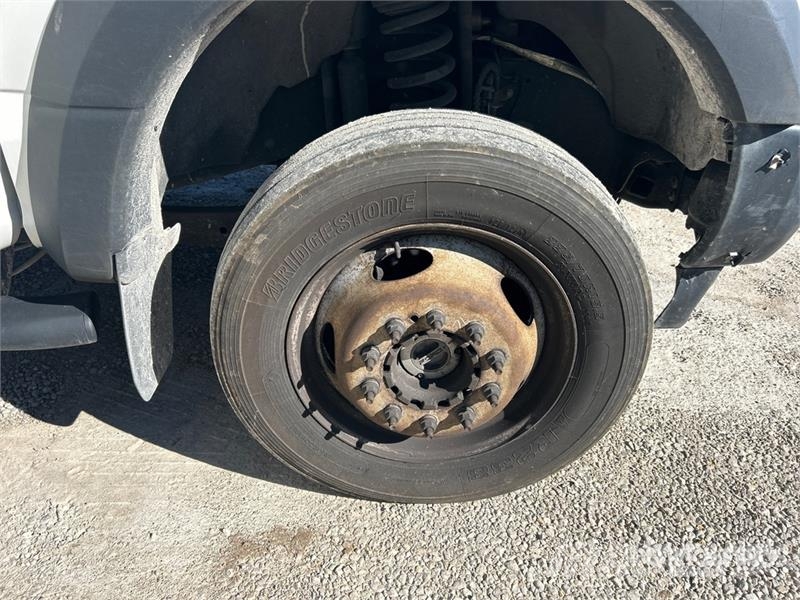 Ford F-550 Nostolava-autot