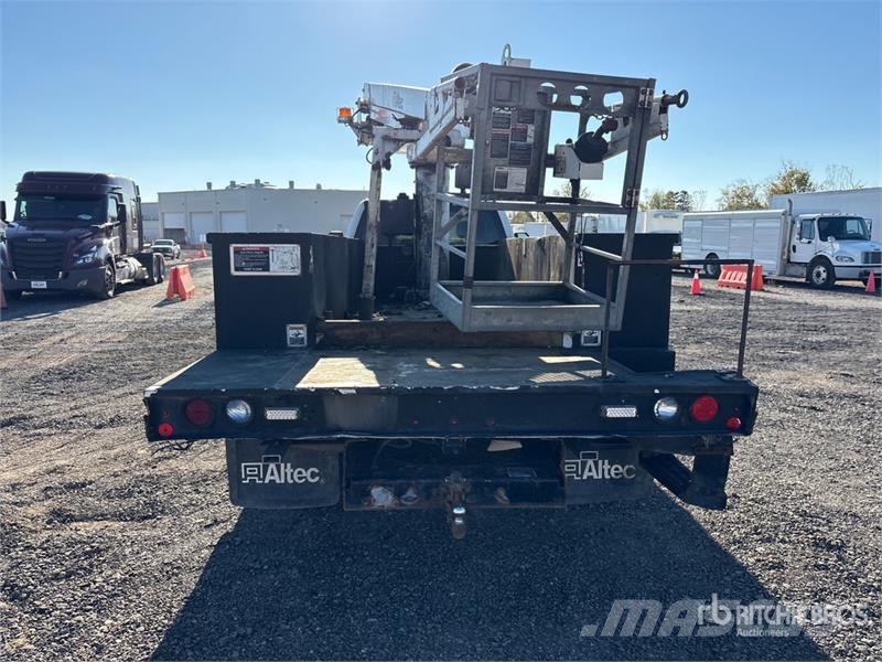 Ford F-550 Truck mounted platforms