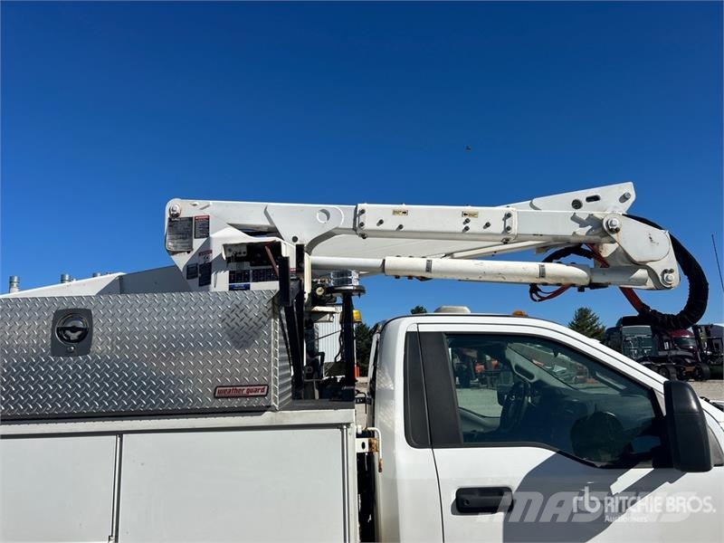 Ford F-550 Nostolava-autot