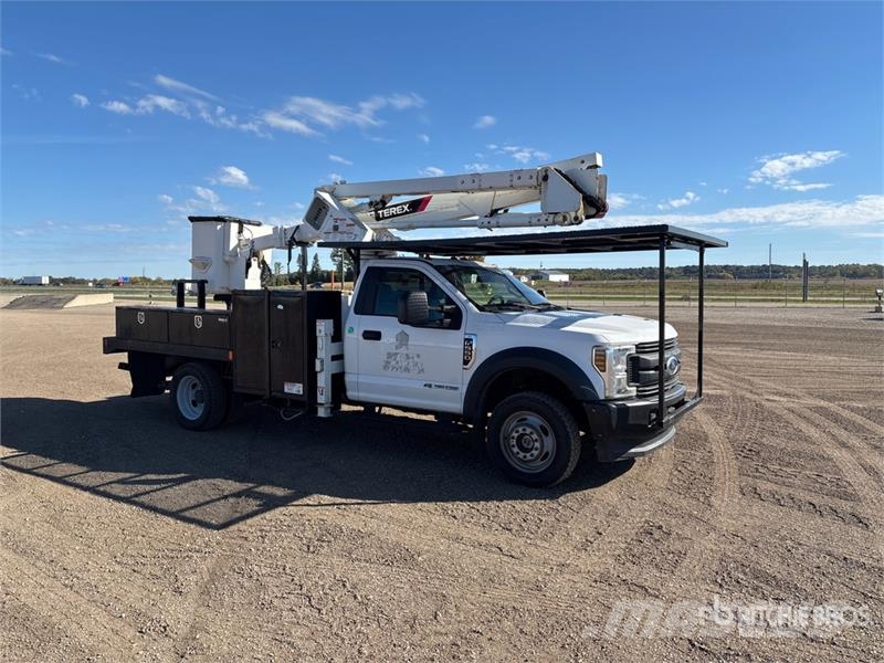 Ford F-550 Auto korpe