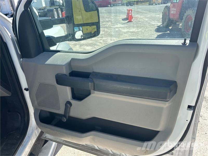 Ford F-550 Nostolava-autot