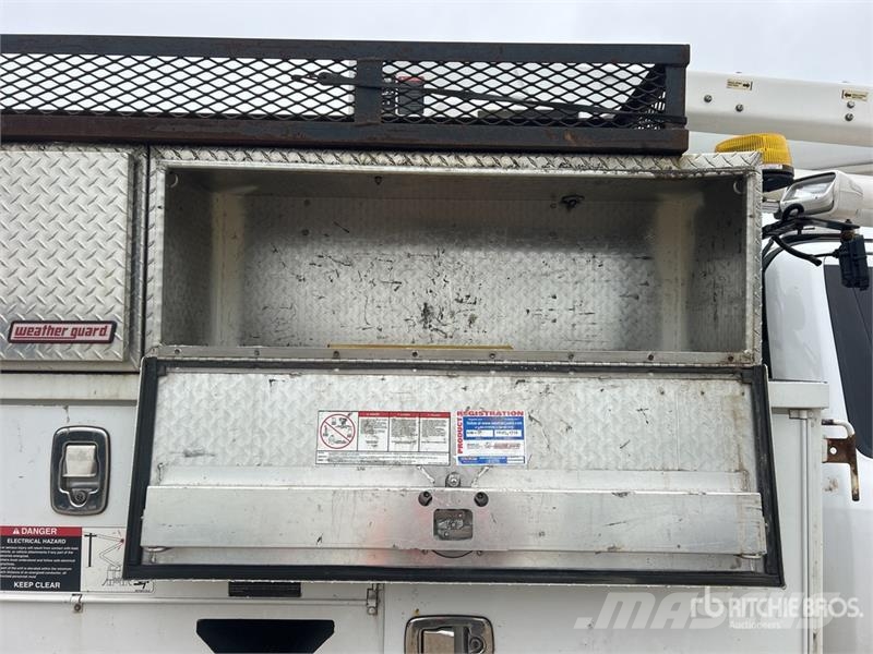 Ford F-550 Pacēlāji uz automašīnas bāzes