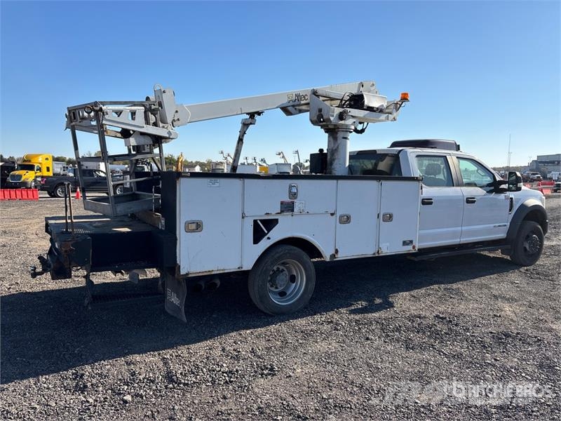 Ford F-550 Truck mounted platforms