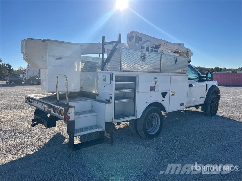 Ford F-550 Nostolava-autot